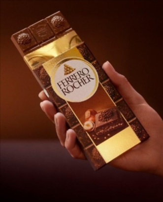 Ferrero Rocher e Azul surpreendem passageiros com distribuição de tabletes de chocolate