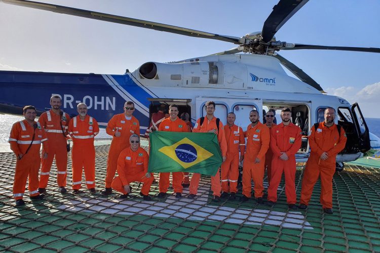 CINDACTA II realiza visita técnica em plataformas da Petrobras